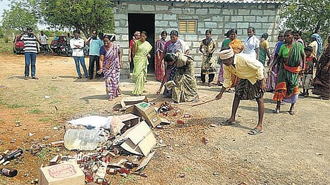 கரூர் அருகே டாஸ்மாக் கடை சூறை﻿