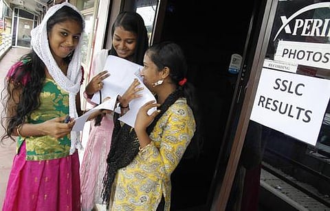 புதுச்சேரியில் 10-ம் வகுப்பு தேர்வு முடிவுகள் வெளியீடு: தேர்ச்சி விகிதம் 93.67%