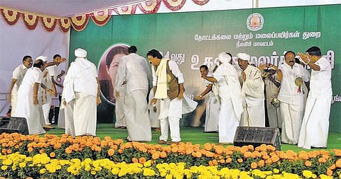 உதகை மலர் கண்காட்சி விழாவில்﻿ முதல்வர் முன்னிலையில் நடனமாடிய காங்கிரஸ் எம்எல்ஏ﻿