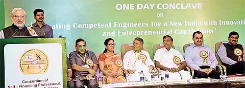 தமிழக மாணவர்களுக்கு வேலைவாய்ப்பில் முன்னுரிமை அளிக்க வேண்டும்﻿: தொழில் நிறுவனங்களுக்கு உயர்கல்வித் துறை அமைச்சர் வேண்டுகோள்﻿