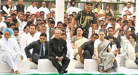 26-வது நினைவு தினம்﻿﻿: ராஜீவ் காந்தி நினைவிடத்தில் பிரணாப், சோனியா, ராகுல் அஞ்சலி