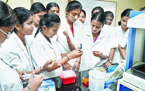 மருத்துவ பட்ட மேற்படிப்புகளுக்கு﻿ தனியார் கல்லூரிகளில் ஆண்டுக்கு ரூ.13 லட்சம் வரை கட்டணம் நிர்ணயம்﻿