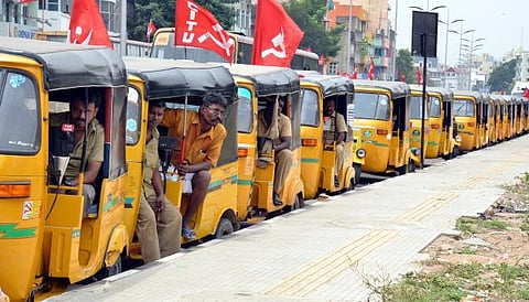 அறிவிப்போடு நின்ற ஆட்டோ கட்டணம்﻿: கூடுதல் கட்டணம் வசூல் - மக்கள் அவதி