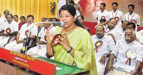 இந்தியை திணித்தால் புரட்சி வெடிக்கும்﻿: கனிமொழி எச்சரிக்கை