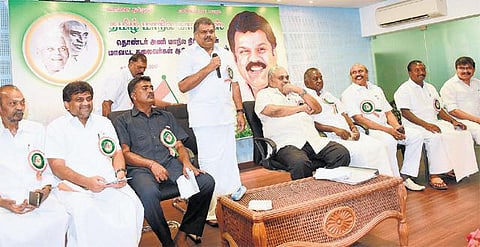 பிளஸ் 1 வகுப்புக்கு பொதுத்தேர்வா?﻿ - கல்வியாளர்கள், பெற்றோர் குழுவில் ஆலோசித்து முடிவெடுக்க வேண்டும்﻿: ஜி.கே.வாசன் வலியுறுத்தல்﻿