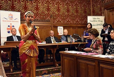 இங்கிலாந்து நாடாளுமன்றத்தில் 7 முறை நடனமாடி சாதனை படைத்த இந்தியப் பெண்