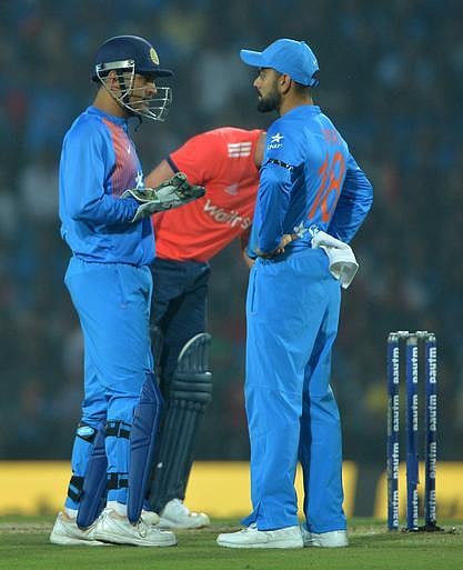 பின் நடுவரிசை பலவீனமாக இருந்ததால் தோனியின் சுமை அதிகமானது: விராட் கோலி கருத்து