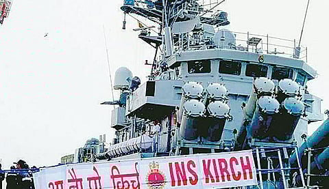 இலங்கையில் வரலாறு காணாத கனமழை, பெருவெள்ளம்﻿: நிவாரண பொருட்களுடன் கொழும்பு சென்றது இந்திய கப்பல்﻿