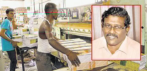 சிவகாசியில் நோட்டுப் புத்தகம் அச்சடிக்கும் பணி விறுவிறுப்பு﻿: கடைசி நேரத்தில் ஆர்டர்கள் குவிவதால் அச்சகங்கள் ஸ்தம்பிப்பு