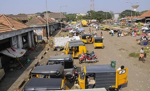 கோயம்பேடு சந்தையில் காய்கறி விலை தொடர்ந்து சரிவு﻿