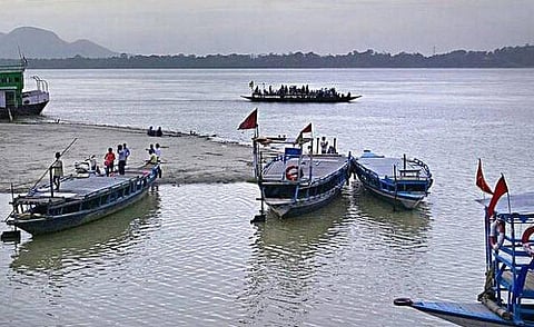 மோரா புயல் வங்கதேசத்தில் கரையைக் கடந்தது