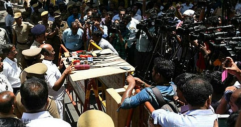 சென்னை சில்க்ஸ் கட்டிடம் இன்று இடிப்பு; 3 நாட்களில் முழுவதுமாக தரைமட்டம்: அமைச்சர் ஜெயக்குமார் தகவல்