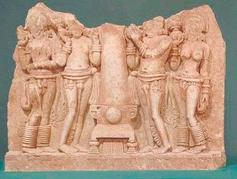 சுபாஷ் கபூரால் கடத்தப்பட்ட அமராவதி சிற்பம் அபுதாபி லூவர் அருங்காட்சியகத்தில் இருப்பதாக தகவல்