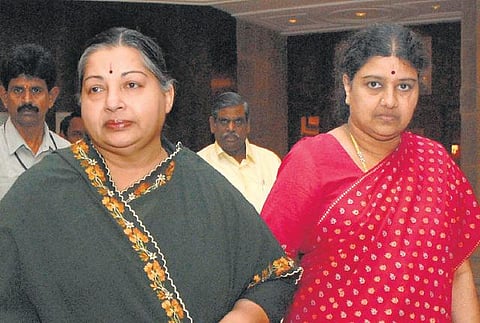 ஜெயலலிதா, சசிகலா சொத்துகள் வருவாய் மீட்பு சட்டத்தின் கீழ் பறிமுதல்