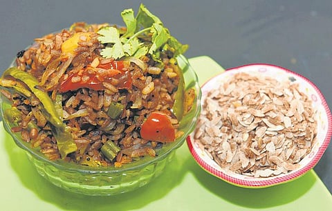 குழந்தைகள் விரும்பும் மதிய உணவு: சிவப்பு அவல் பிரியாணி