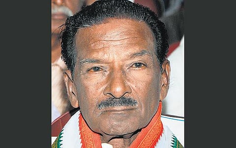 தமிழை உலகப் பொதுமொழியாக்க ஐ.நா.வில் தீர்மானம் கொண்டுவர வேண்டும்﻿: குமரி அனந்தன் வலியுறுத்தல்﻿