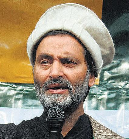 பிரிவினைவாத தலைவர்கள் கூட்டத்தில் பங்கேற்பதை தடுக்க﻿ ஜேகேஎல்எப் தலைவர் யாசின் மாலிக் கைது﻿