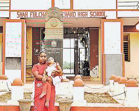 மாற்றுத்திறனாளி மாணவிக்காக புதிய பாடப்பிரிவு﻿: ஆசிரியர்கள், முன்னாள் மாணவர்களால் அரசுப் பள்ளியில் உயிர்பெறும் கல்வி﻿