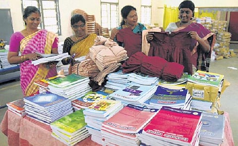 கோடை விடுமுறை முடிந்து பள்ளிகள் இன்று திறப்பு﻿