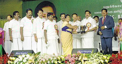 ஒன்றாக இணைய ஓபிஎஸ் தயக்கம் காட்டுவது ஏன்?﻿ - ‘﻿புலி’ கதை கூறி புதுக்கோட்டையில் முதல்வர் கேள்வி﻿﻿