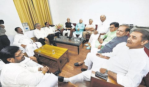 குடியரசுத் தலைவர் தேர்தலுக்கு மனுத்தாக்கல் தொடங்கியது﻿﻿: சோனியாவுடன் பாஜக குழு நாளை சந்திப்பு﻿ - எதிர்க்கட்சிகள் தீவிர ஆலோசனை﻿﻿