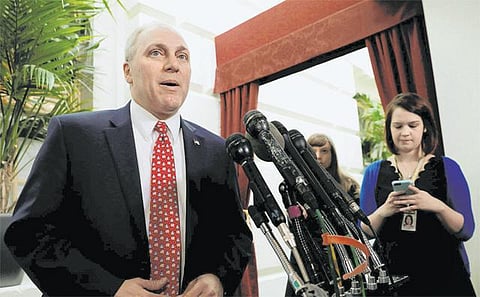 அமெரிக்கா எம்.பி.க்கள் பங்கேற்ற விளையாட்டு பயிற்சியில் மர்ம நபர் சுட்டதில் குடியரசு கட்சி எம்.பி. படுகாயம்