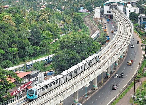 பசுமை, அதிக பெண் ஊழியர்கள் என 5 அம்சங்களில் தனித்துவமான கொச்சி மெட்ரோ ரயில்: பிரதமர் மோடி இன்று தொடங்கி வைக்கிறார்﻿