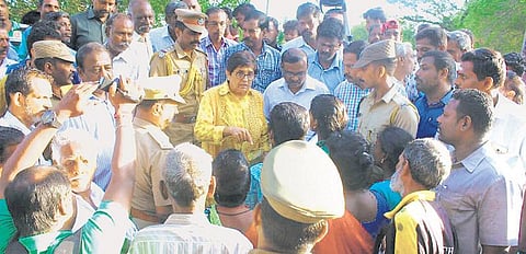 மதுக் கடைகளை அகற்ற நடவடிக்கை எடுக்காவிட்டால் என்னிடம் வாருங்கள்: ஆளுநர் கிரண்பேடி தகவல்