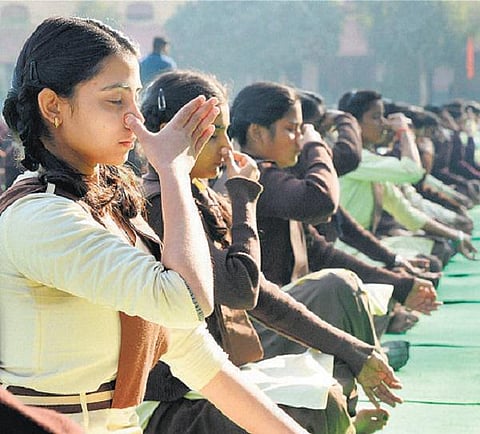 ஜூன் 21-ம் தேதி சர்வதேச யோகா தினம்: 3 லட்சம் பயிற்றுநர்களுக்கு பற்றாக்குறை﻿ - அசோசேம் ஆய்வில் தகவல்﻿﻿