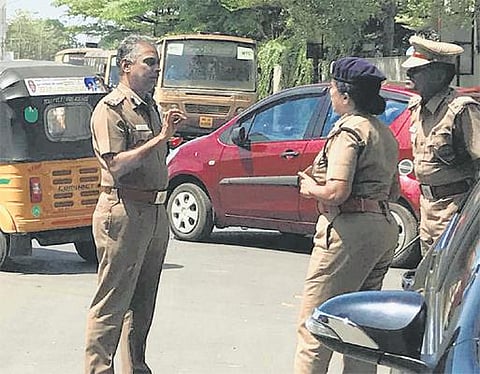 போக்குவரத்து நெரிசல் பகுதிகளில் காவல் ஆணையர் ஆய்வு﻿