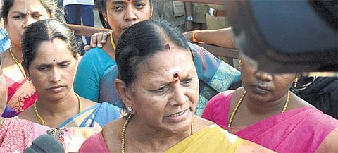 திருமண நிதியுதவித் திட்டத்தின் கீழ்﻿ இலங்கை தமிழ் பெண்களுக்கும் 8 கிராம் தங்கம்﻿: அமைச்சர் வி.சரோஜா அறிவிப்பு