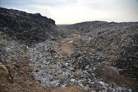 2050-ம் ஆண்டுவாக்கில் குப்பைகளை கொட்ட புதுடெல்லி அளவுக்கு  இடம் தேவைப்படும்: அறிக்கையில் தகவல்