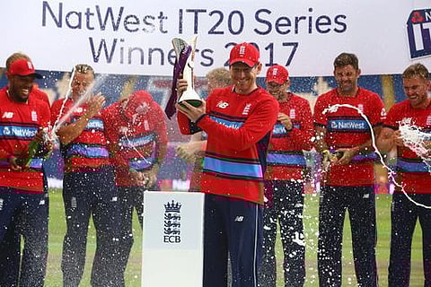 அறிமுக வீரர் டேவிட் மலான் அதிரடியில் தெ.ஆ. அணியை வீழ்த்தி தொடரை வென்றது இங்கிலாந்து