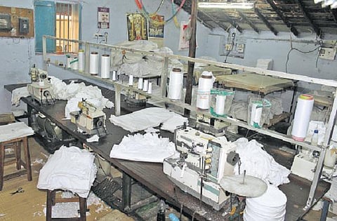 ஜிஎஸ்டி வரியை ரத்து செய்ய வலியுறுத்தி﻿ தையல் தொழிலாளர்கள் வேலைநிறுத்தம்﻿: திருப்பூரில் ரூ.5 கோடி உற்பத்தி பாதிப்பு﻿