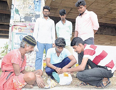 மனிதம் காக்கும் மாணவர் படை!﻿