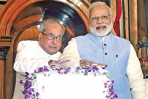 குடியரசு தலைவரும் பிரதமரும் நள்ளிரவில் தொடங்கி வைத்தனர்﻿: ஒரே நாடு.. ஒரே வரி! - நாடாளுமன்ற மைய அரங்கத்தில் பிரதமர் நரேந்திர மோடி உற்சாக முழக்கம்