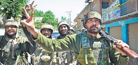 காஷ்மீர் என்கவுன்ட்டரில் முக்கிய தலைவர் உட்பட 2 லஷ்கர் தீவிரவாதிகள் உயிரிழப்பு﻿