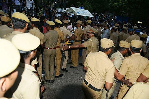 அரசியல் நெருக்கடிகளில் இருந்து தப்பிக்க﻿ மத்திய அரசு பணிக்கு செல்லும் ஐஏஎஸ், ஐபிஎஸ் அதிகாரிகள்﻿