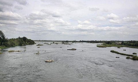 கர்நாடகாவில் தொடரும் விவசாயிகள் போராட்டம்﻿: காவிரியில் தமிழகத்துக்கு 6,400 கன அடி நீர் திறப்பு﻿