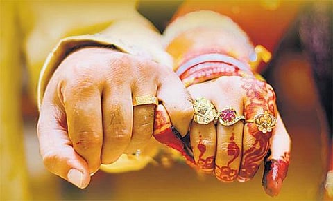 பலாத்கார வழக்கில் மணமகன் சிக்கியதாக தகவல்﻿: கடைசி நேரத்தில் திருமணத்தை நிறுத்திய மணப்பெண்﻿ - உத்தரபிரதேச கிராமத்தில் பரபரப்பு﻿