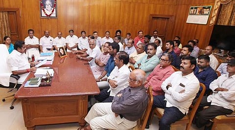 திரை வெளிச்சம்: ஈகோவால் தடுமாறும் போராட்டம்!