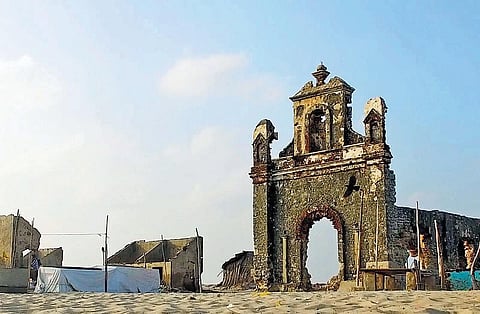 மாற்றுக் களம்: வசீகரிக்கும் பேய் நகரம்