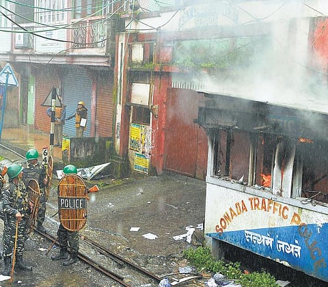 மேற்கு வங்க மாநிலத்தில் போலீஸ் துப்பாக்கிச் சூடு: டார்ஜிலிங்கில் இளைஞர் பலி - பதற்றத்தால் ராணுவம் குவிப்பு