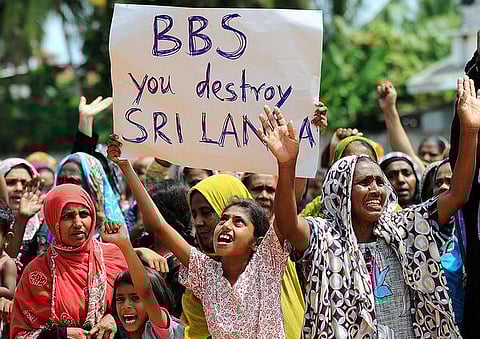 எல்லை தாண்டும் மதவாதம்!