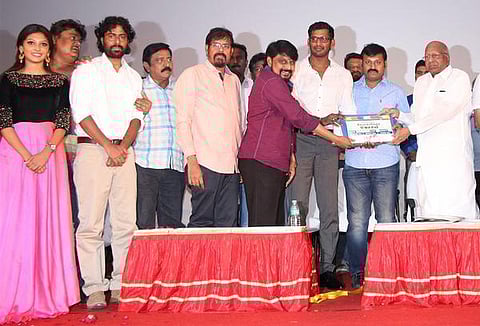 திரைவிழா: இசையை வாங்கிய விஷால்!