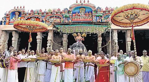 திருப்பதி வெங்கடாசலபதிக்கு﻿ ஸ்ரீரங்கம் ரங்கநாதர் கோயிலில் இருந்து வஸ்திர மரியாதை﻿