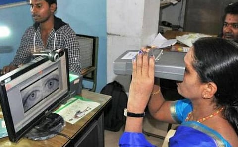 ஆதார் மனுக்களை விசாரிக்க 9 நீதிபதிகள் கொண்ட அரசியல் சாசன அமர்வை அமைத்தது உச்ச நீதிமன்றம்