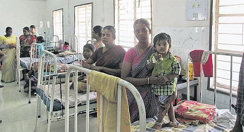 பொள்ளாச்சி அரசு மருத்துவமனையில் தொற்றுநீக்கம் ஊசியால் 15 குழந்தைகளுக்கு பாதிப்பு?