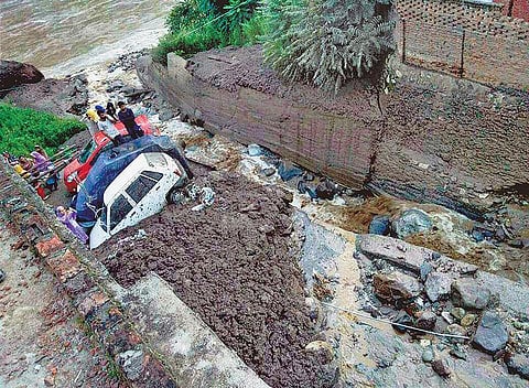 காஷ்மீரில் மேக வெடிப்பு வெள்ளத்தில் 6 பேர் பரிதாப பலி