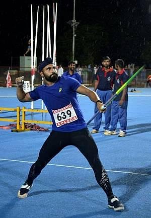 உலக தடகளம்: ஈட்டி எறிதல் இறுதிக்கு முன்னேறி தேவிந்தர் சிங் காங் சாதனை: சோப்ரா ஏமாற்றம்